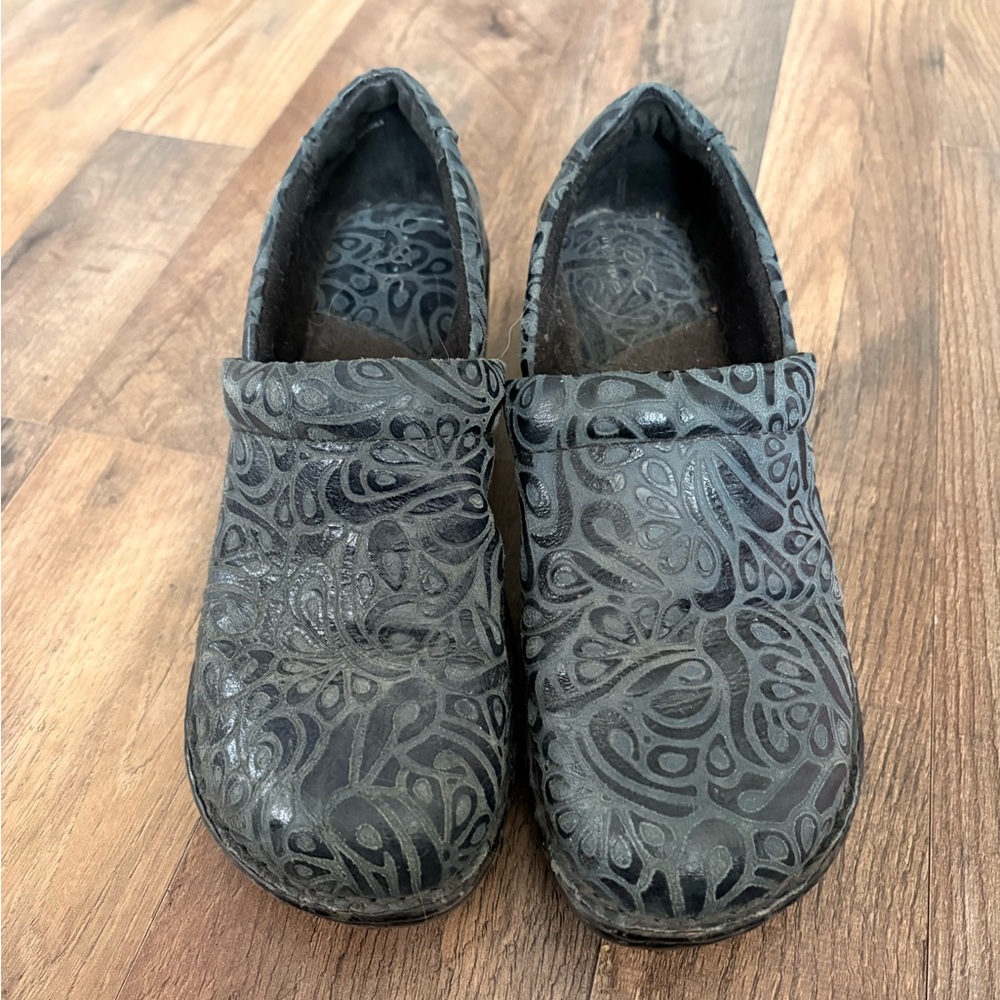 boc Black Patterned Leather Clogs
